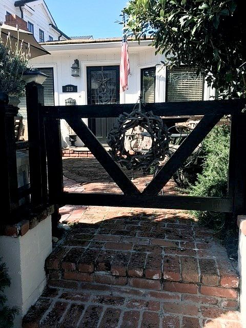 1st image of 329 Poinsettia Ave