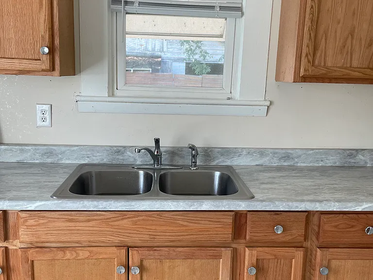 1115 Whitman St — Photo 11
