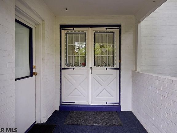 4th image of 460 Park Ln