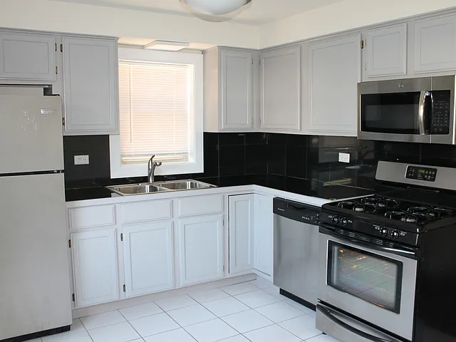 10519 S Artesian Ave #GE — Photo 6
