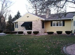 9211 Park Dr, Saint John, IN 46373