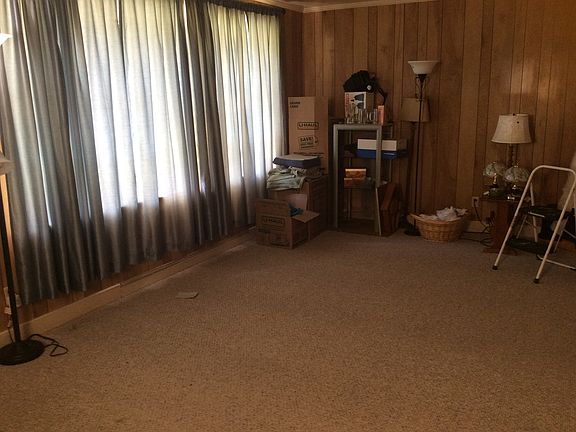 Carpet less than 1 yr old.