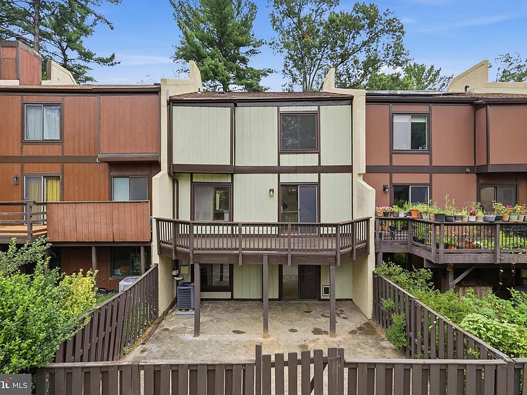 11092 Saffold Way — Photo 35