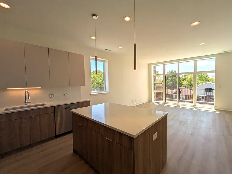 4740 W Addison St — Photo 4