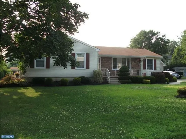 399 Fryers Ln, Williamstown, NJ 08094