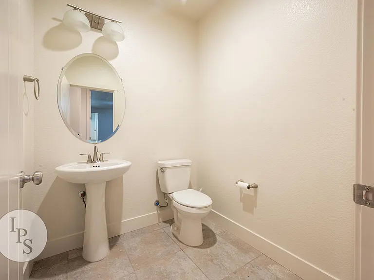 3245 Lexington Ave — Photo 8