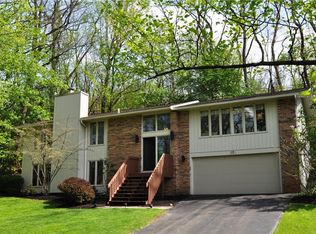 13 Lodge Pole Rd, Pittsford, NY 14534