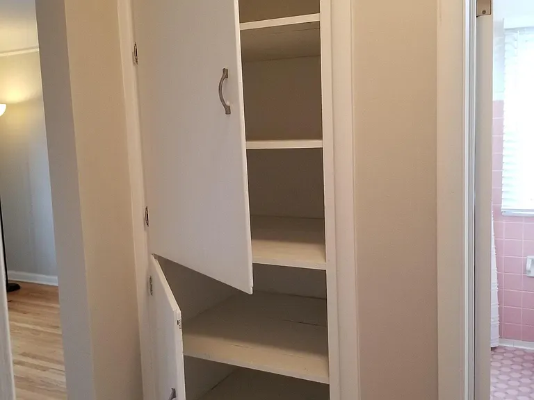 324 E 3rd St #3 — Photo 14