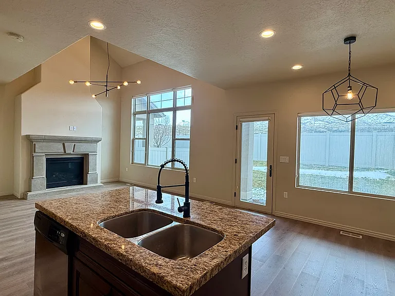 141 E Backhand Ln — Photo 8