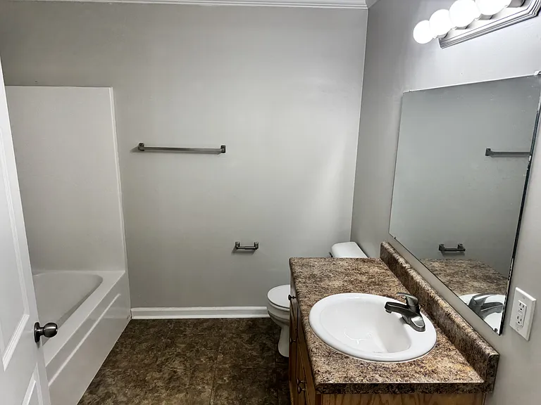 Oak Ridge Apartments — Photo 11