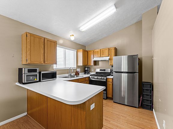 5th image of 3422 Briar Dr