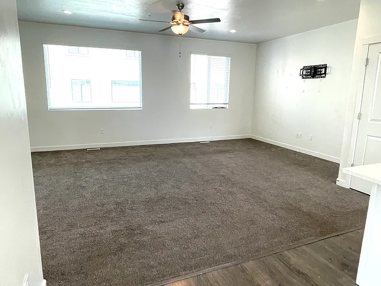 412 S 700 W — Photo 9