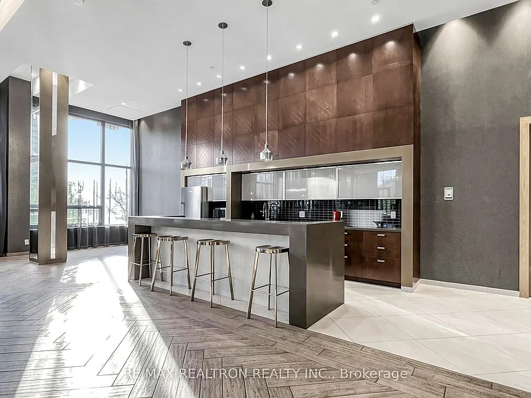 18 Uptown Dr #102 — Photo 43