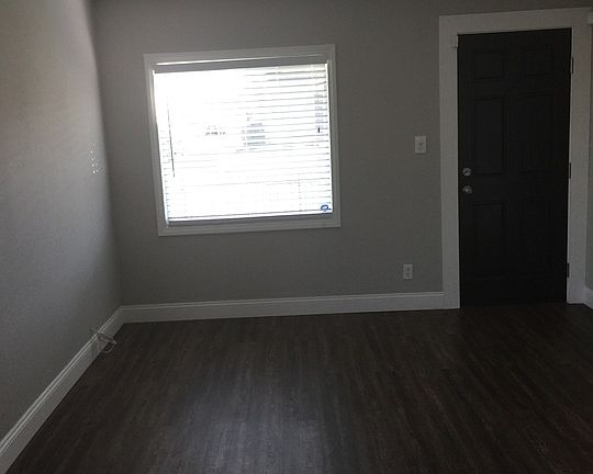 3rd image of 1601 W 71st St
