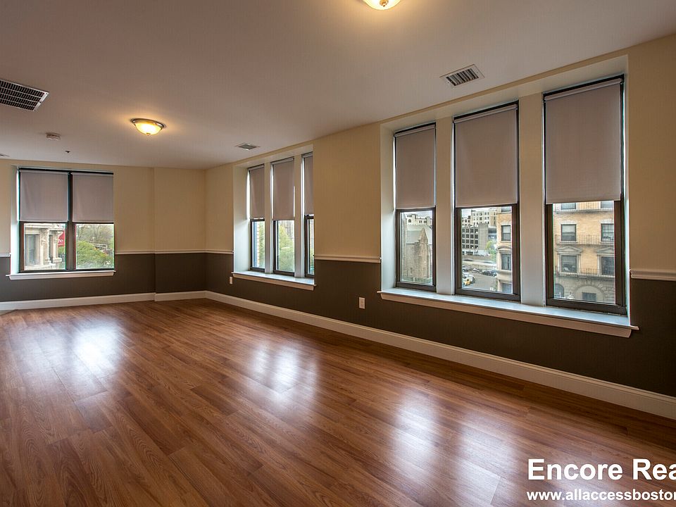 2nd image of 1126 Boylston St #408