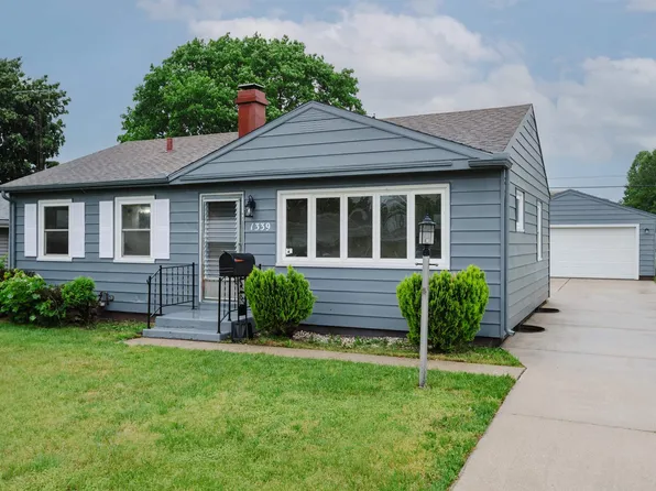 1339 Canterbury Dr, South Bend, IN 46628
