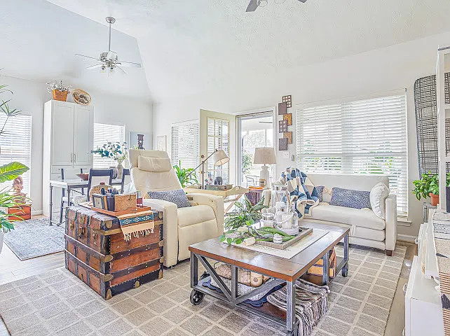 Living room - 111 Havenwood Way