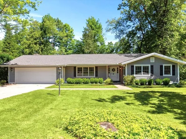 2 Sharon Drive, Bennington, VT 05201