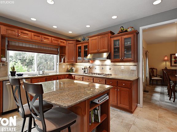 4th image of 102 Frazer Ct
