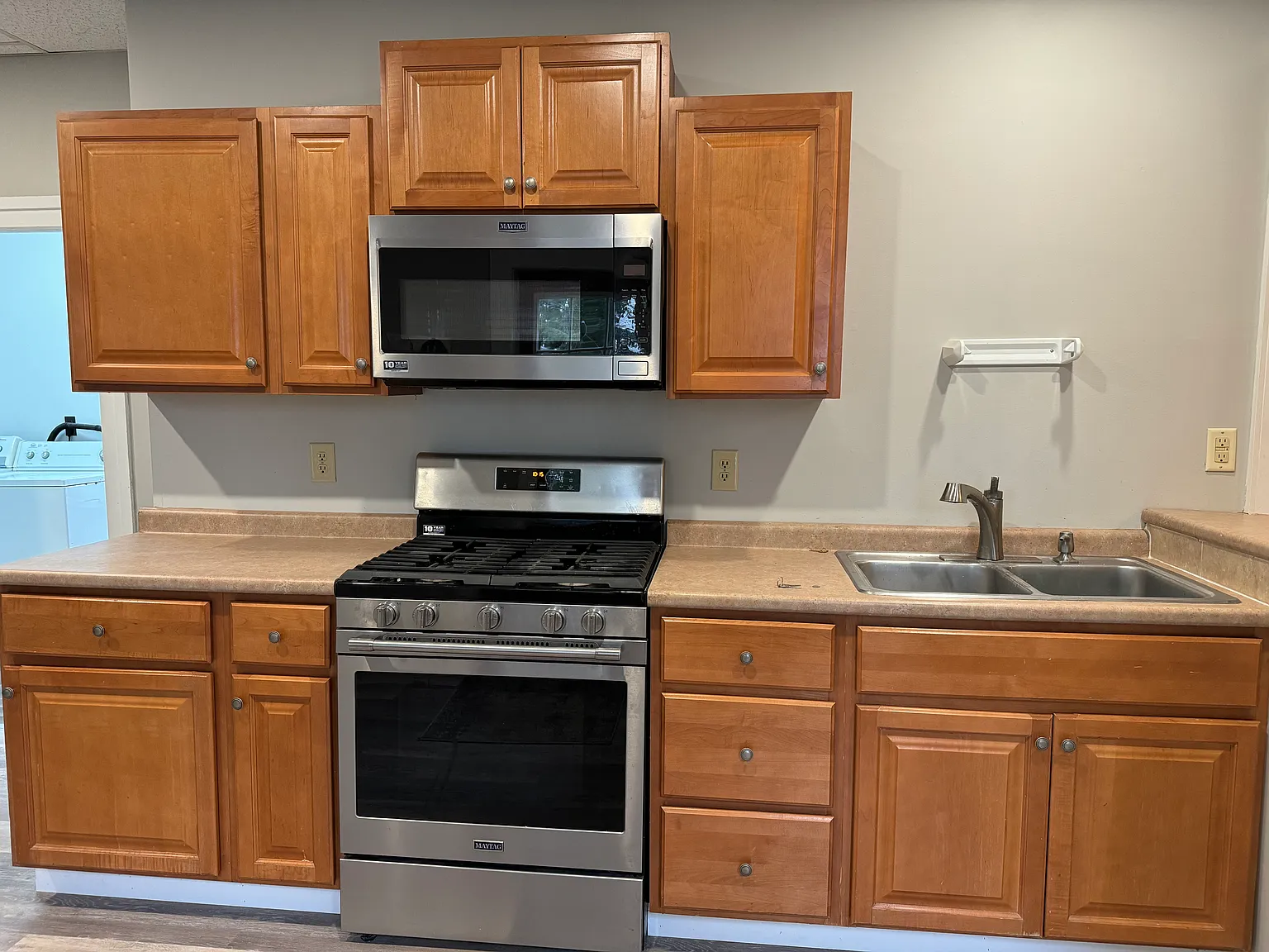 3 bed, $1,600 — Photo 2