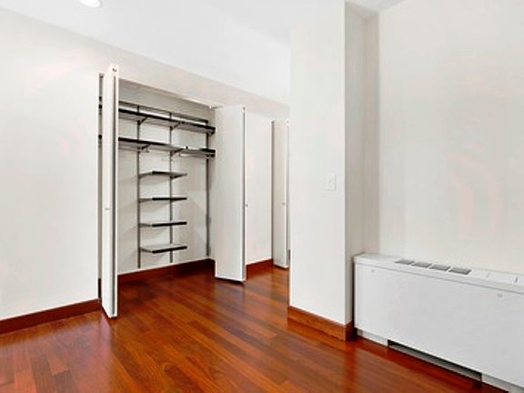 4th image of 305 E 63rd St APT 4