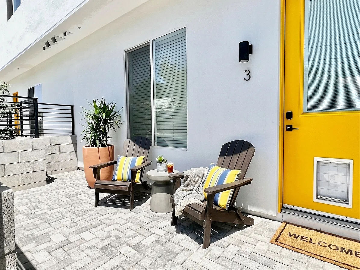 2 bed, 2.5 bath, 1322 sqft, $2,695 — Photo 3