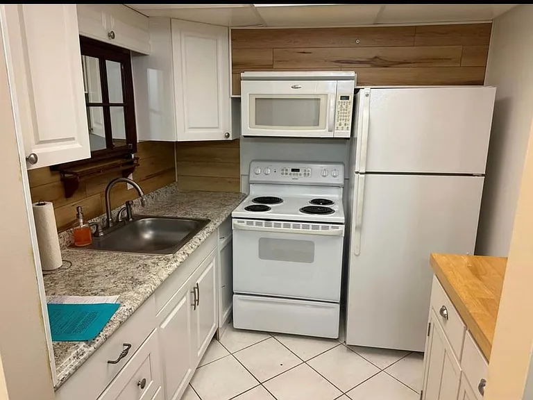30 Westbury B #30 — Photo 7