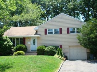 25 Vanderberg Pl, Cedar Grove, NJ 07009