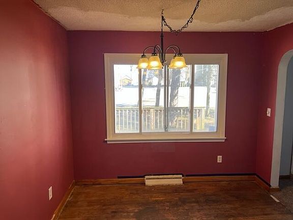 5th image of 225 Buell St