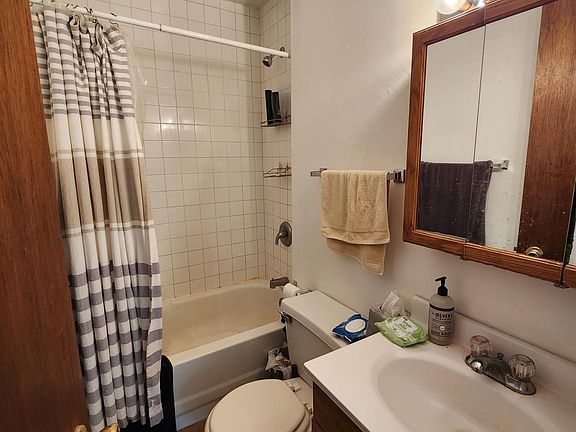 2nd image of 1434 W Blackhawk St #2B