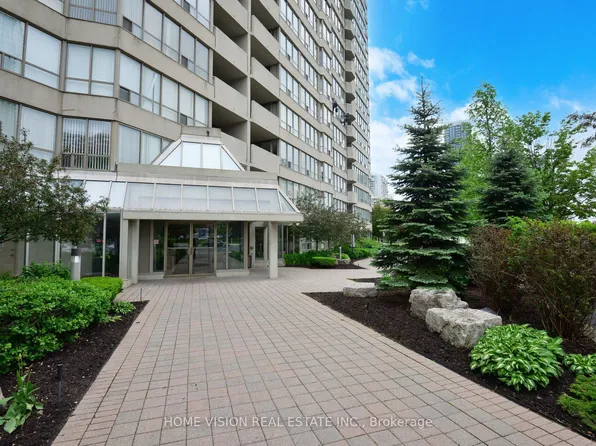 400 Webb Dr S #1407, Mississauga, ON L5B 3Z7