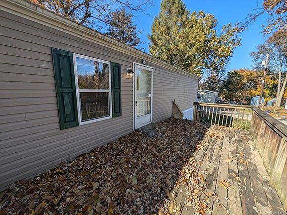 3rd image of 13 Tanglewood Park Dr