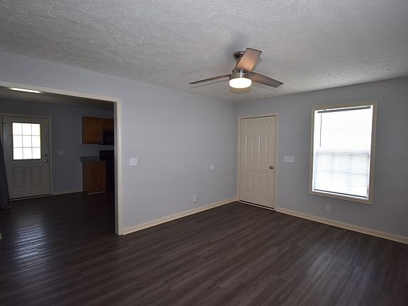 3rd image of 914 Main St