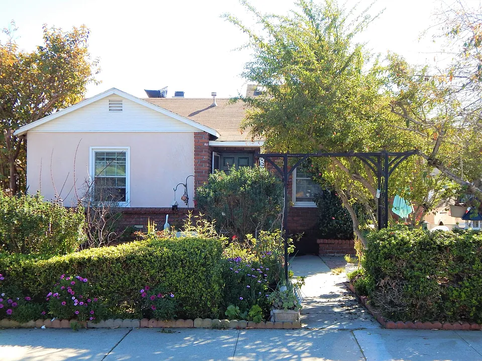 2008 Ernest Ave