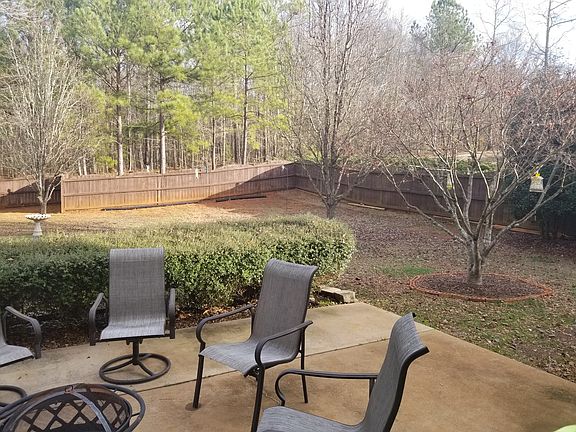 4th image of 504 Hilly Ct