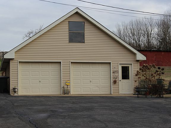 garage 26'X30' concrete fL