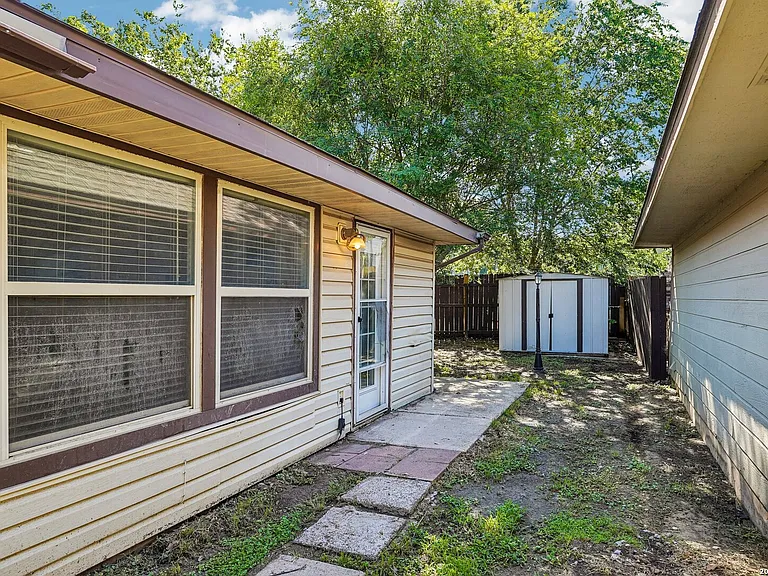 3806 Candlecrown Ct — Photo 31