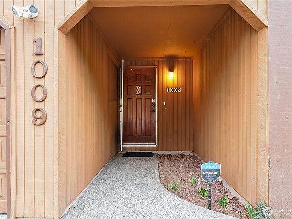 4th image of 1007 Lybarger St SE #2