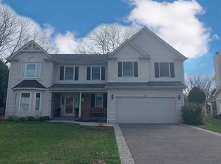 17 Newfield Dr, Buffalo Grove, IL 60089
