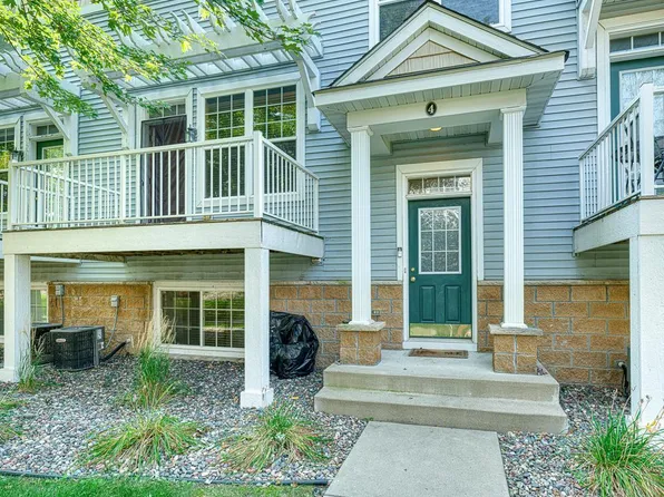 1666 Village Trl E Unit 4, Maplewood, MN 55109