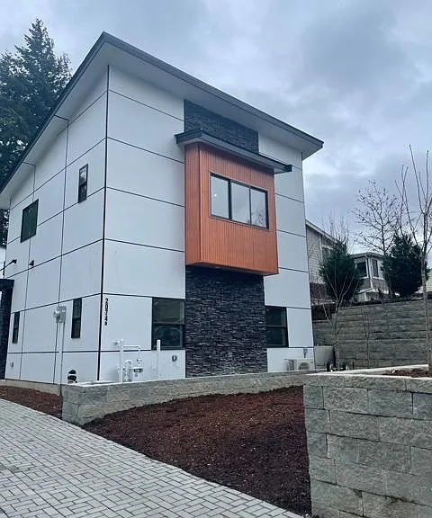 2074 Market St — Photo 1