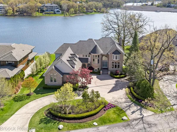 1832 Long Lake Shore Dr, Bloomfield Hills, MI 48302
