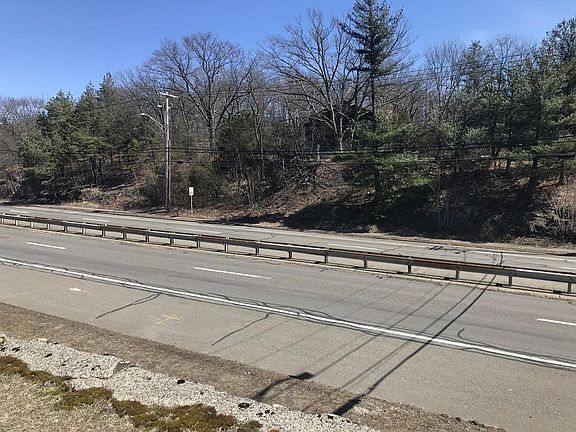 4th image of 419 Highland Ave