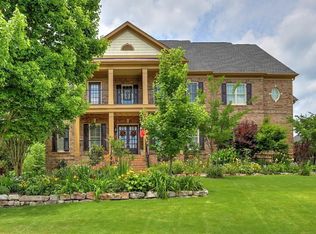 105 Amberly Pl, Roswell, GA 30075