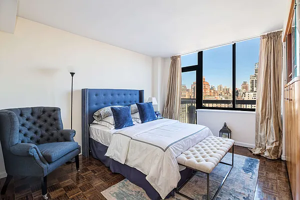 Sold by Compass | media 18