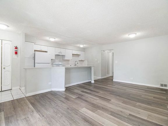 3rd image of 4531 S Lowell Blvd