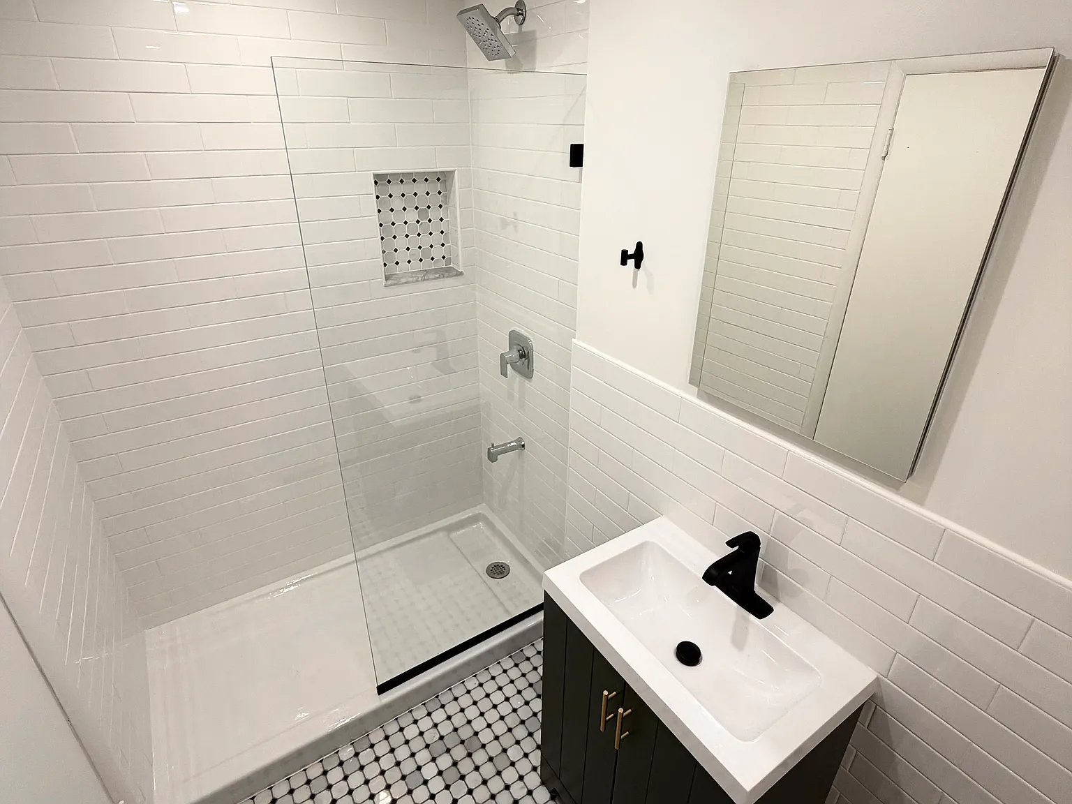 1 bed, 600 sqft, $2,300 — Photo 2