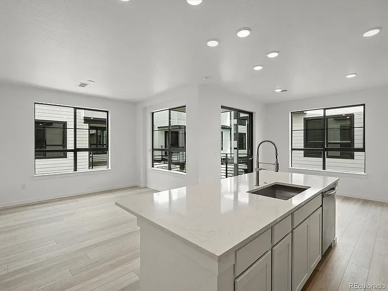 2046 S Holly St #1 — Photo 12