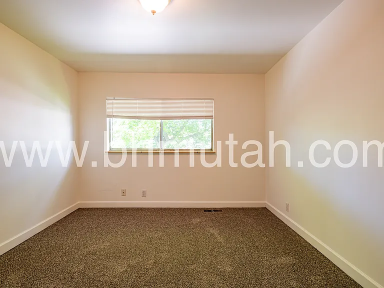 1561 E Delaware Ln — Photo 20