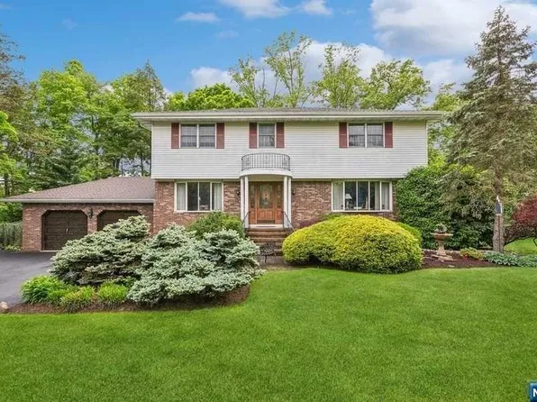 1 Ridge Ct, Hillsdale, NJ 07642